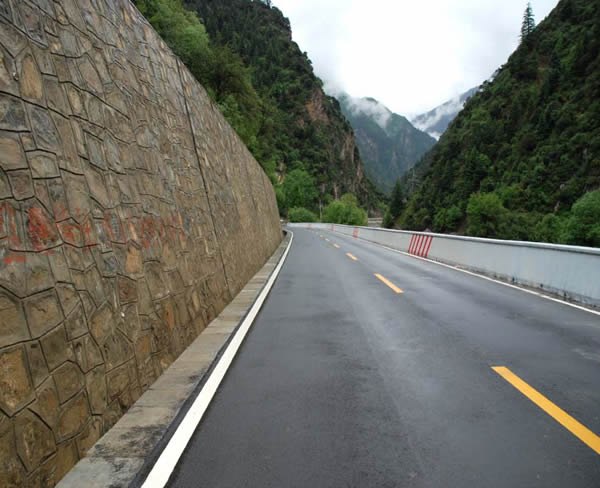 国道318线海子山至住巴笼段